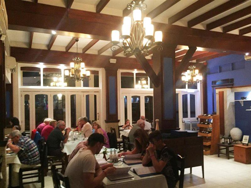 Tasmaria Aparthotel Paphos Exteriör bild