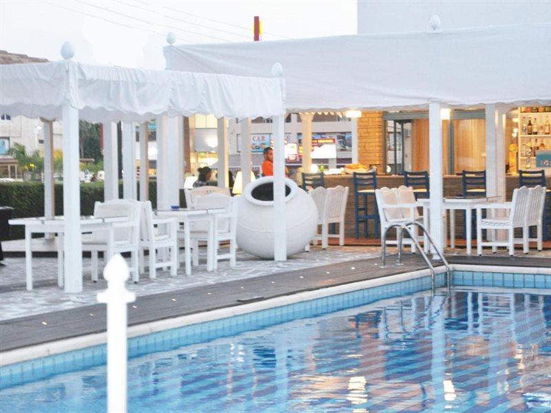 Tasmaria Aparthotel Paphos Exteriör bild