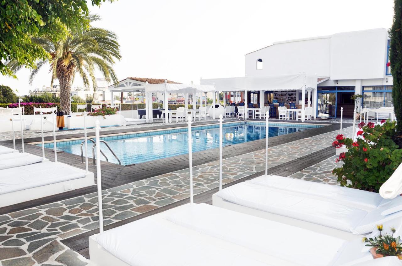 Tasmaria Aparthotel Paphos Exteriör bild