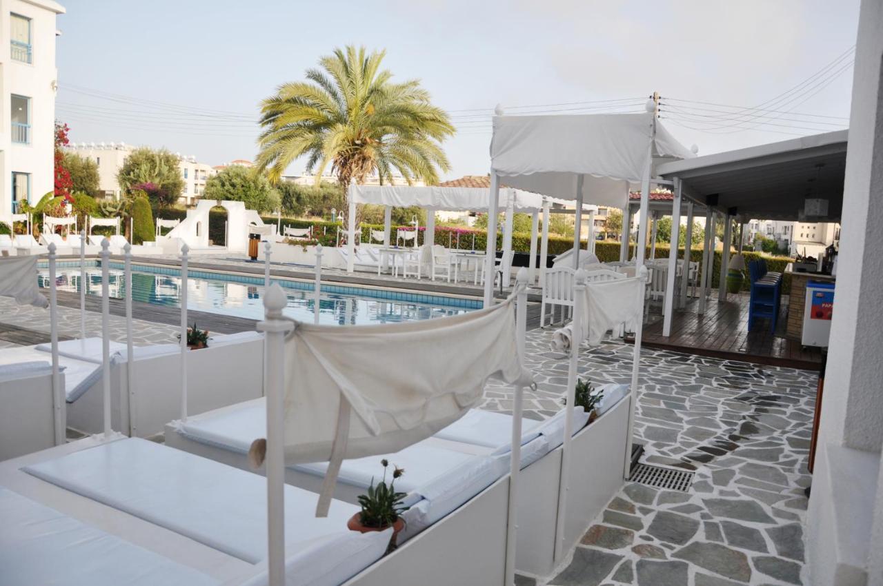 Tasmaria Aparthotel Paphos Exteriör bild