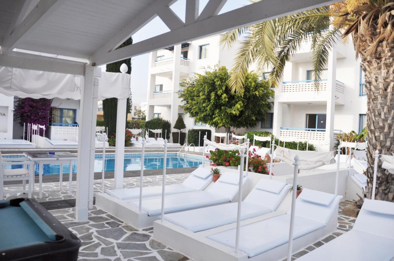 Tasmaria Aparthotel Paphos Exteriör bild