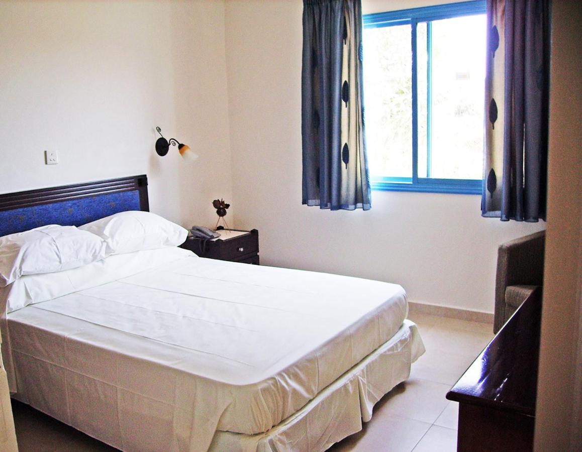 Tasmaria Aparthotel Paphos Exteriör bild