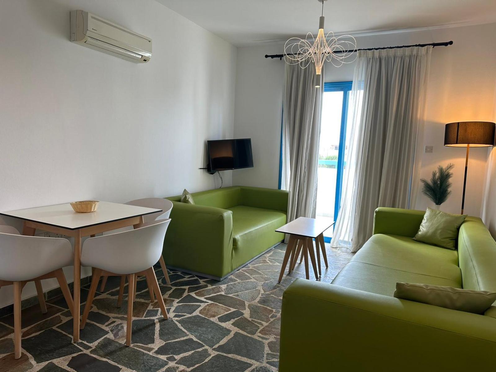 Tasmaria Aparthotel Paphos Exteriör bild
