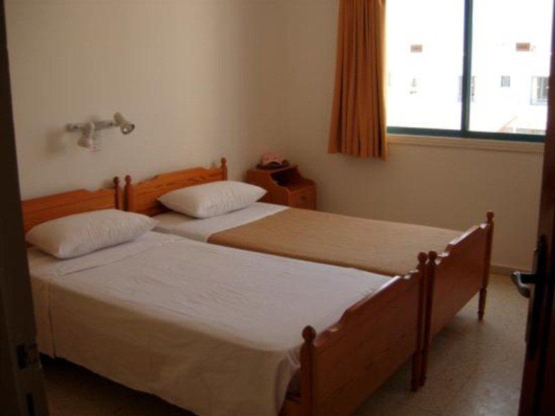 Tasmaria Aparthotel Paphos Exteriör bild
