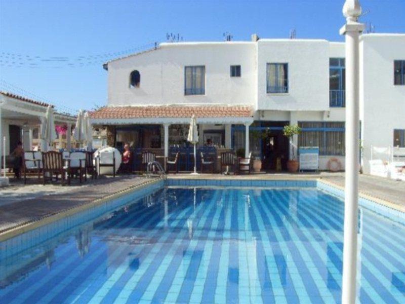 Tasmaria Aparthotel Paphos Exteriör bild