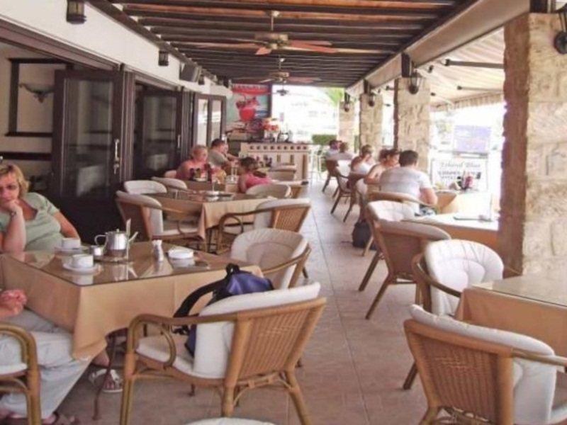 Tasmaria Aparthotel Paphos Exteriör bild