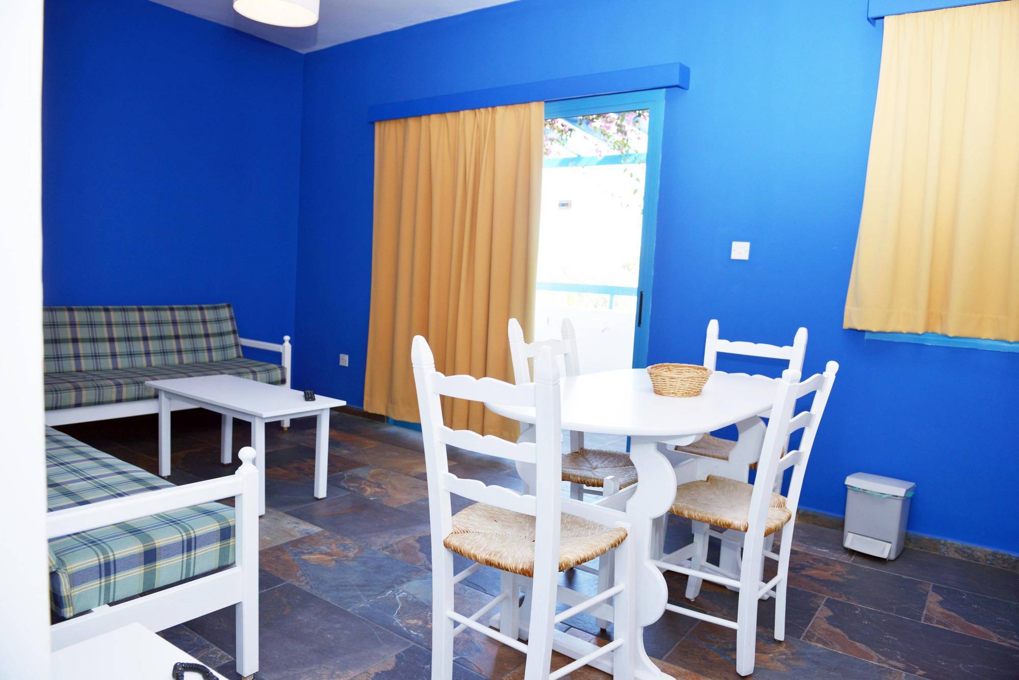 Tasmaria Aparthotel Paphos Exteriör bild