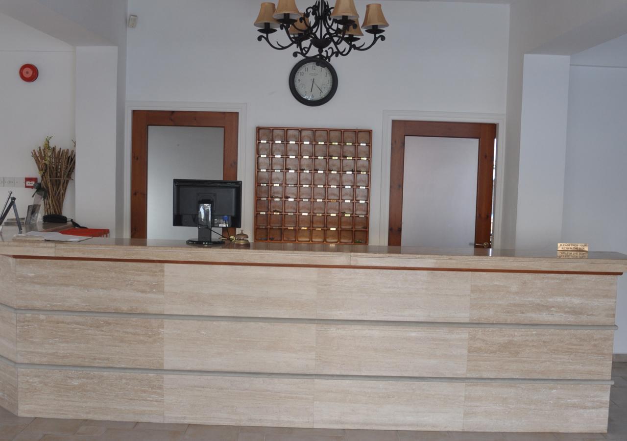 Tasmaria Aparthotel Paphos Exteriör bild