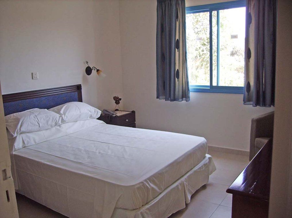 Tasmaria Aparthotel Paphos Exteriör bild