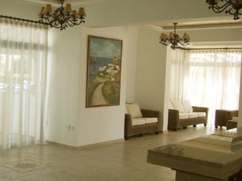 Tasmaria Aparthotel Paphos Exteriör bild