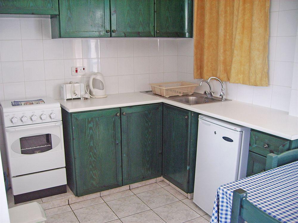 Tasmaria Aparthotel Paphos Exteriör bild